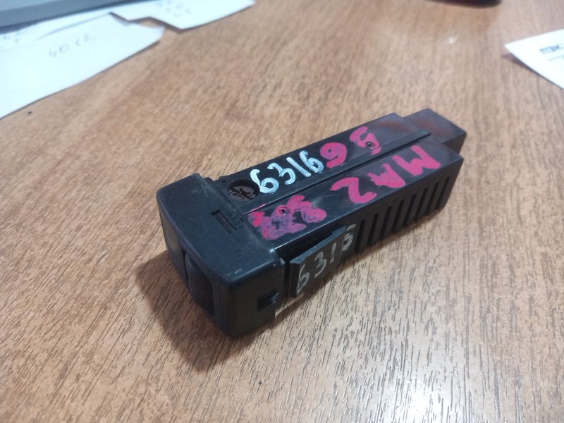 Кнопка регулировки яркости щитка прибора 323 1999 BJ14L Z5-DE