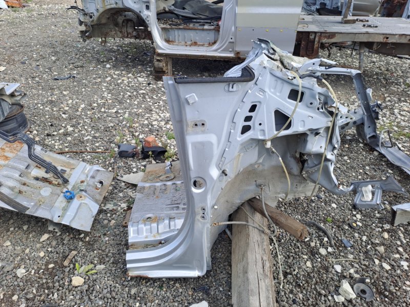 Четверть кузова передний правый NOAH 2002 AZR60 1AZ-FSE