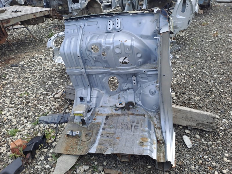 Четверть кузова передний правый NOAH 2002 AZR60 1AZ-FSE