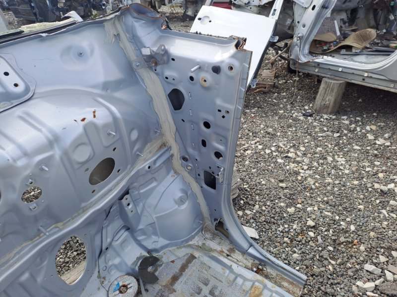 Четверть кузова передний правый NOAH 2002 AZR60 1AZ-FSE
