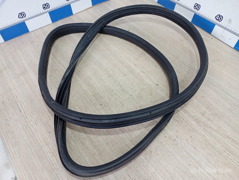 Уплотнитель кузова задний левый Corsa 2006 F68 Z12XER Уплотнитель кузова задний левый Corsa 2006 F68 Z12XER