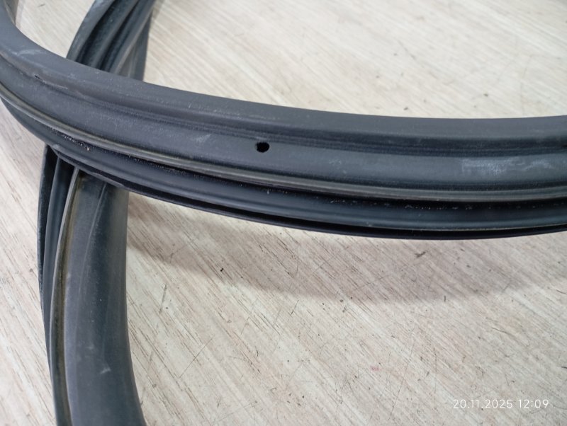 Уплотнитель кузова задний левый Corsa 2006 F68 Z12XER Уплотнитель кузова задний левый Corsa 2006 F68 Z12XER