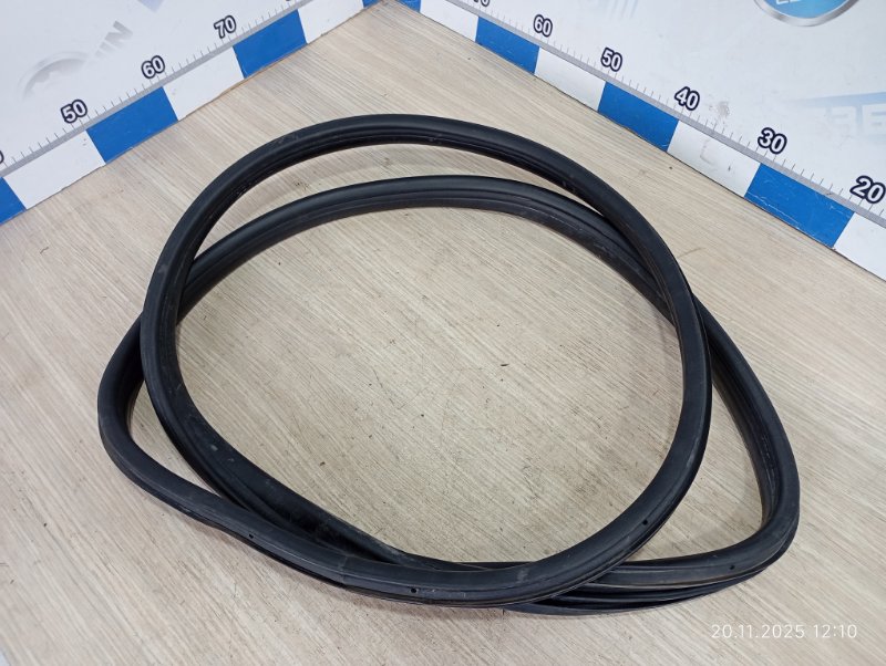 Уплотнитель кузова задний левый Corsa 2006 F68 Z12XER Уплотнитель кузова задний левый Corsa 2006 F68 Z12XER