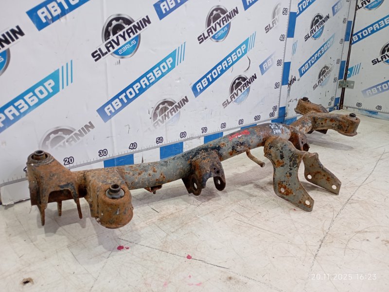 Балка подвески задняя RVR 1993 N28W 4D68 Балка подвески задняя RVR 1993 N28W 4D68