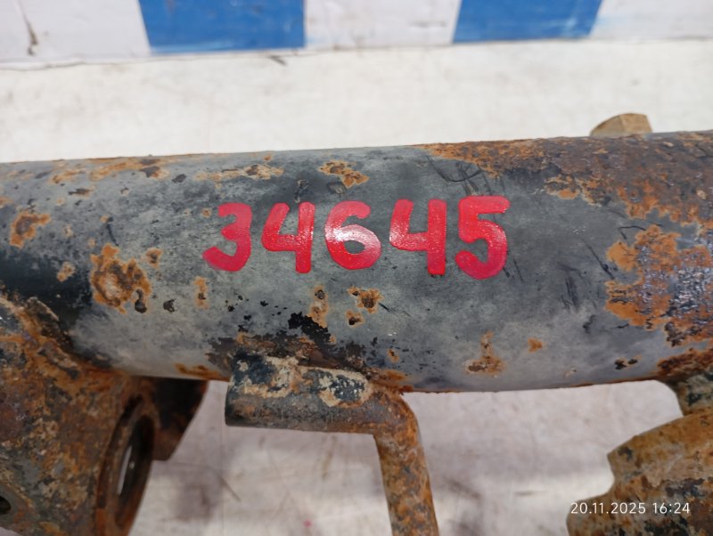 Балка подвески задняя RVR 1993 N28W 4D68 Балка подвески задняя RVR 1993 N28W 4D68