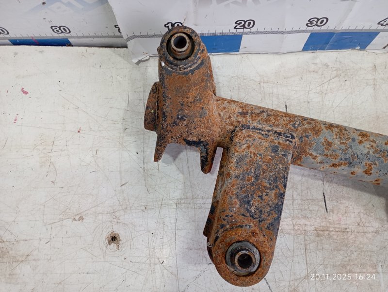 Балка подвески задняя RVR 1993 N28W 4D68 Балка подвески задняя RVR 1993 N28W 4D68