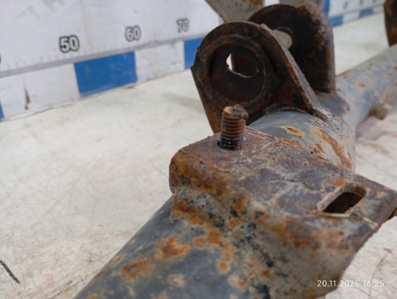 Балка подвески задняя RVR 1993 N28W 4D68 Балка подвески задняя RVR 1993 N28W 4D68