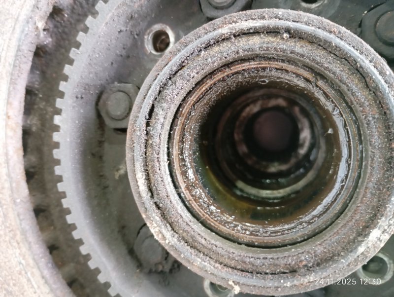 Ступица передняя правая Landmark 2007 V3 4G64