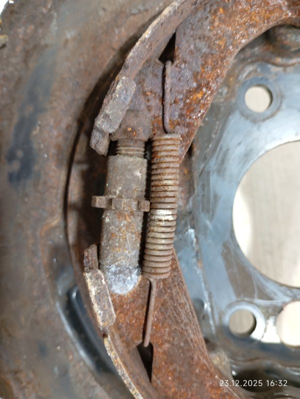 Механизм стояночного тормоза задний левый Lancer 9 2005 CS3A 4g18