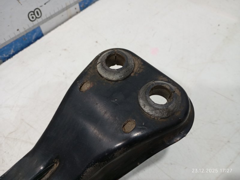 Балка под КПП Cefiro 1996 A32 VQ20