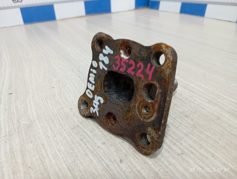 Ступица задняя Demio 2003 DY3W ZJ-VE