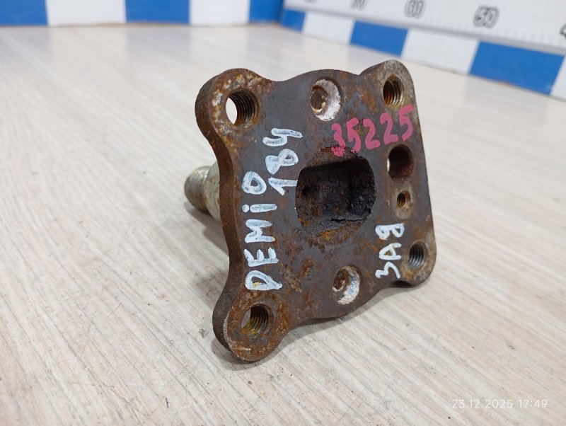 Ступица задняя Demio 2003 DY3W ZJ-VE