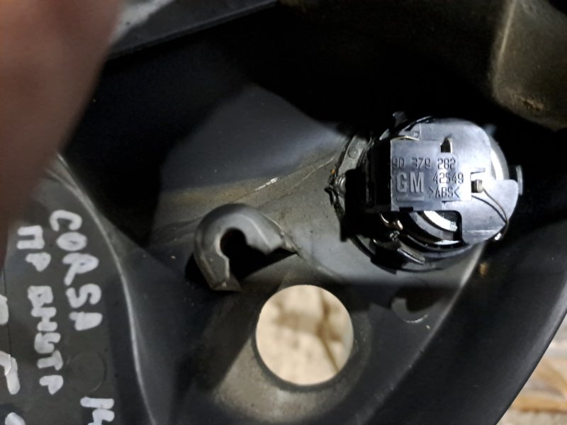 Уголок двери внутренний передний правый Opel Corsa хэтчбэк Z12XER