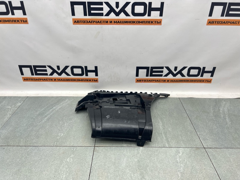 Кронштейн бампера задний правый 7-Series 2018 G11 3.0 B57D30