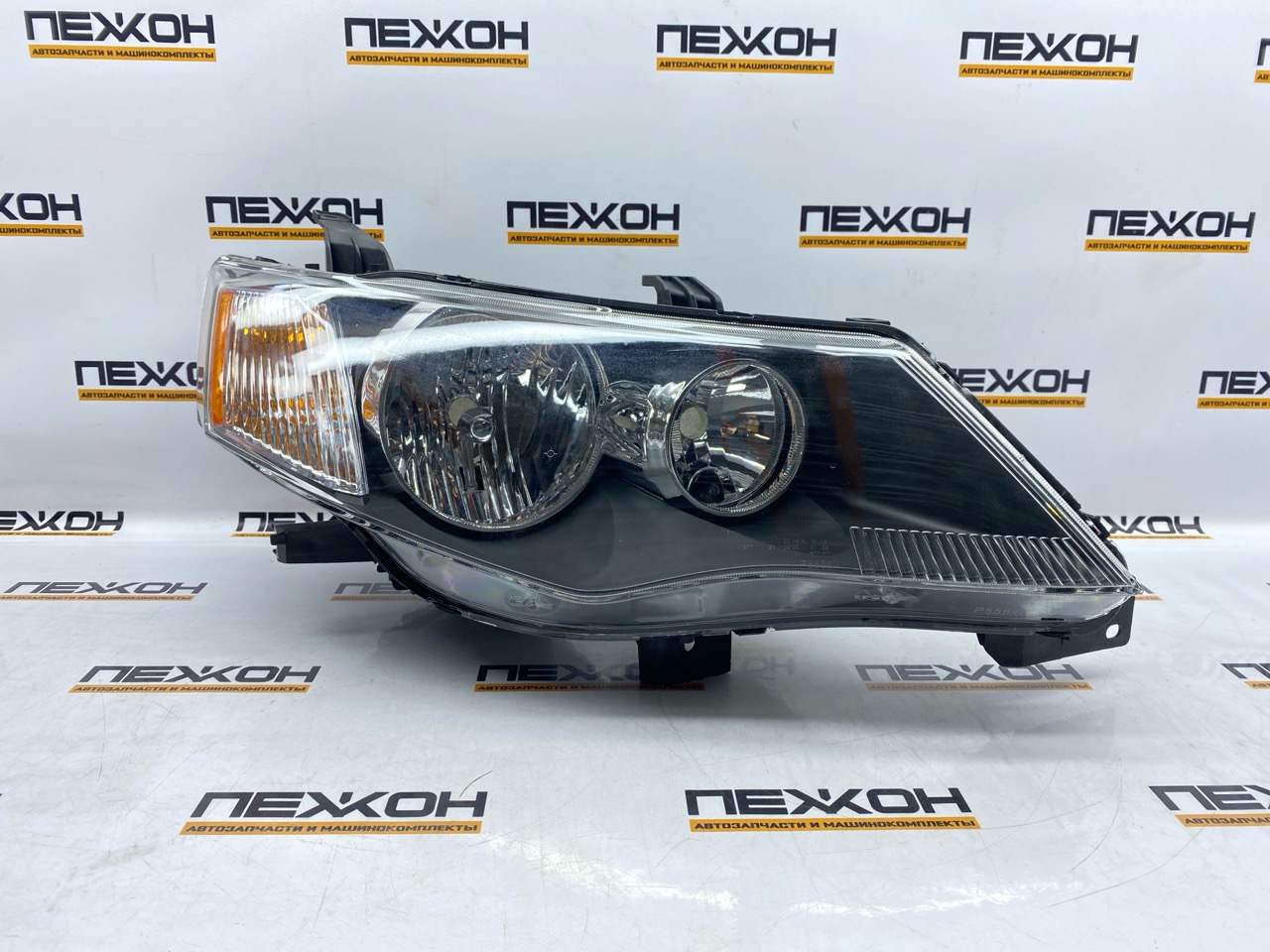 Запчасть фара (не оригинал) правая MITSUBISHI OUTLANDER 2 ZMB1180ER новая Фара (не оригинал) правая MITSUBISHI OUTLANDER 2 ZMB1180ER новая