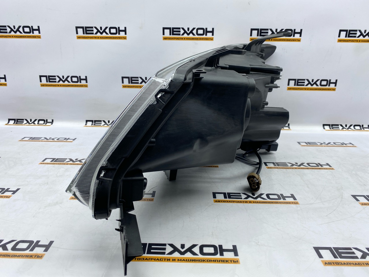 Фара (не оригинал) правая OUTLANDER 2 Фара (не оригинал) правая OUTLANDER 2