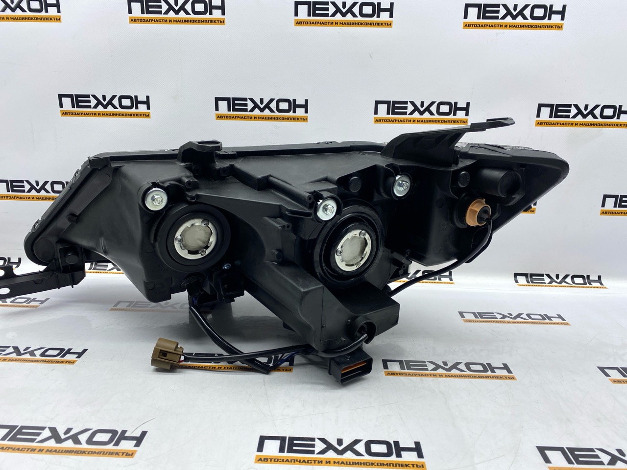 Фара (не оригинал) правая OUTLANDER 2 Фара (не оригинал) правая OUTLANDER 2