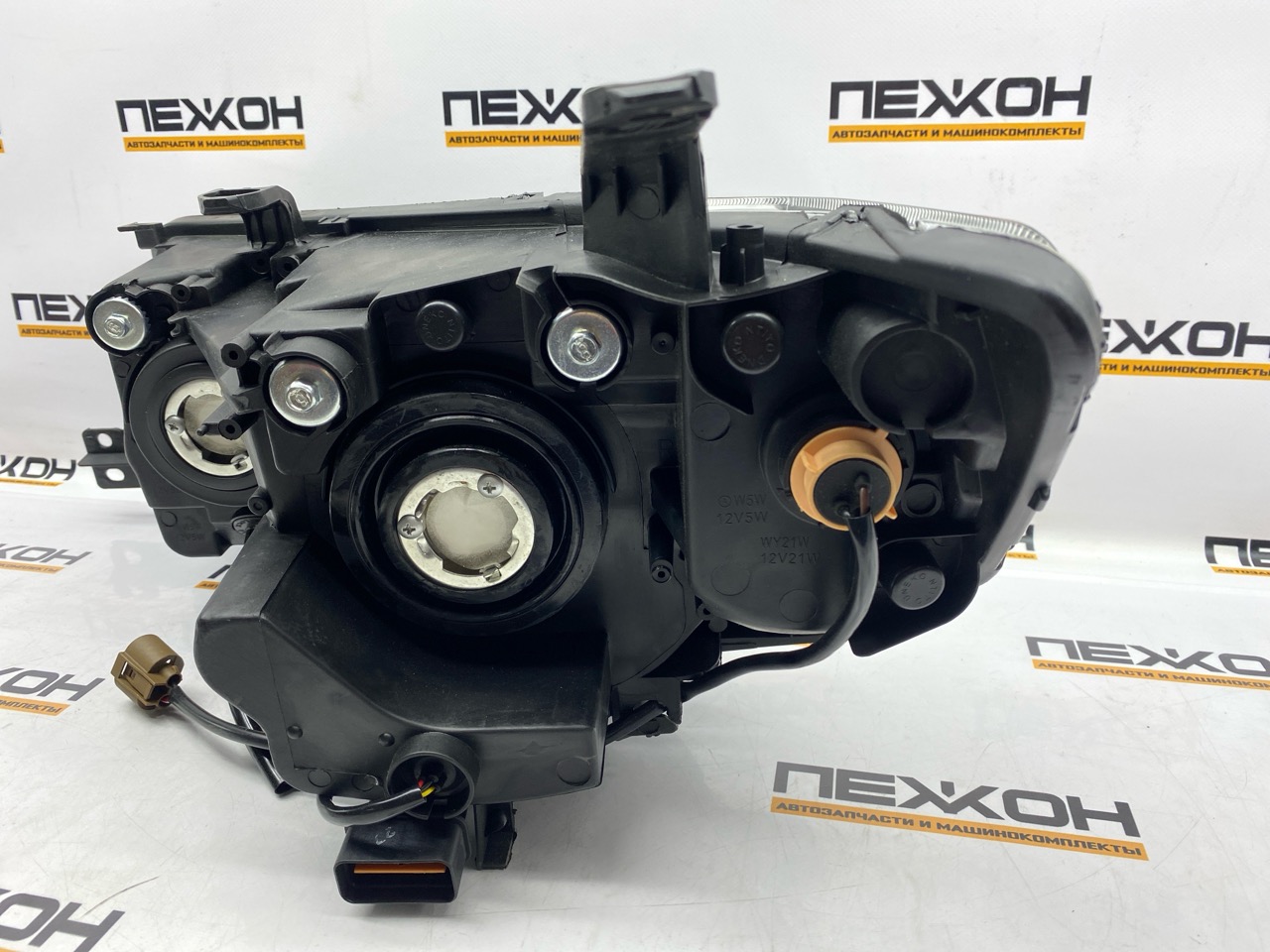 Фара (не оригинал) правая OUTLANDER 2 Фара (не оригинал) правая OUTLANDER 2