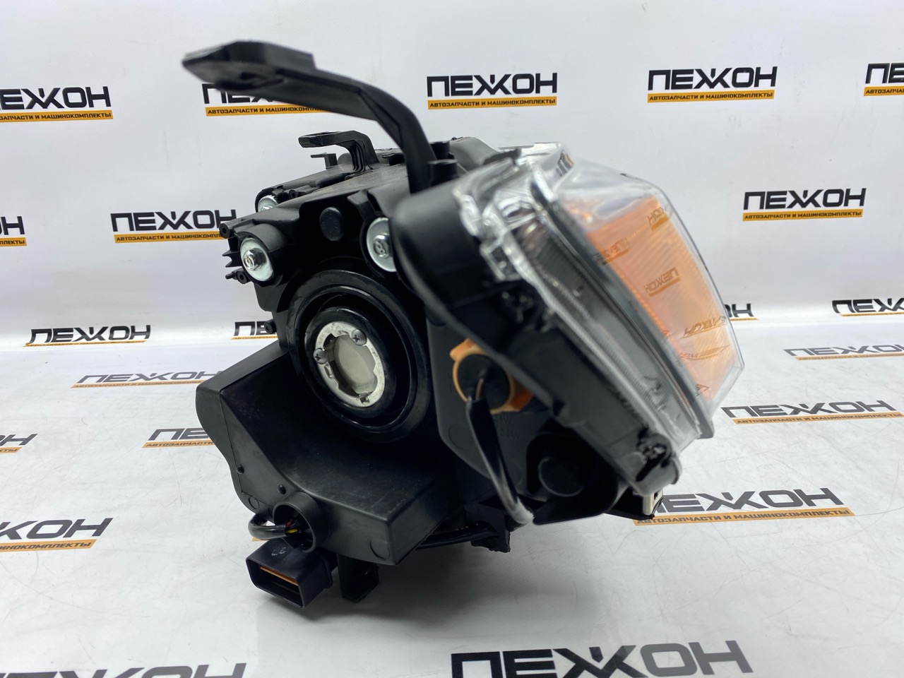 Фара (не оригинал) правая OUTLANDER 2 Фара (не оригинал) правая OUTLANDER 2