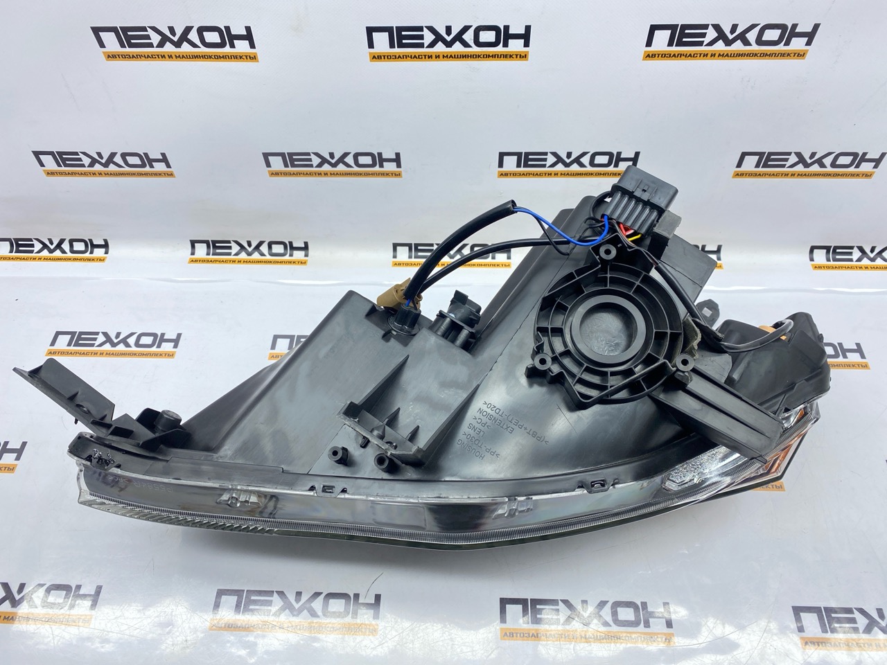 Фара (не оригинал) правая OUTLANDER 2 Фара (не оригинал) правая OUTLANDER 2