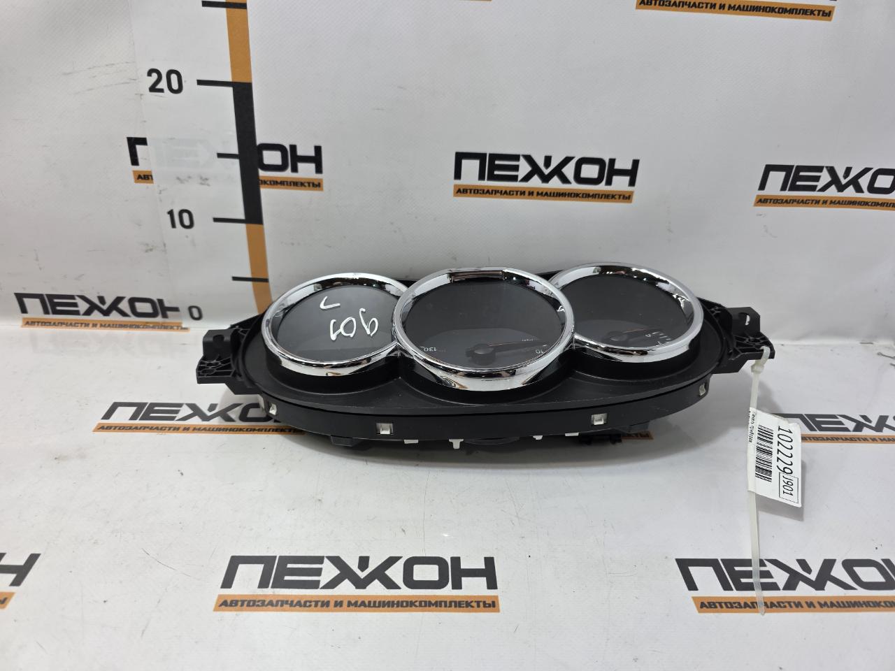 Панель приборов RENAULT SANDERO B52 0.9 H4BA400 Панель приборов RENAULT SANDERO B52 0.9 H4BA400