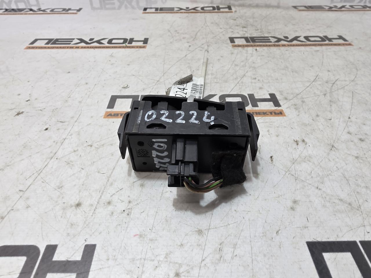 Кнопка аварийной сигнализации RENAULT SANDERO B52 0.9 H4BA400 Кнопка аварийной сигнализации RENAULT SANDERO B52 0.9 H4BA400