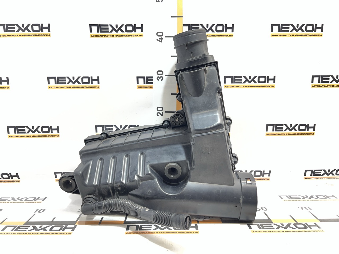 Корпус воздушного фильтра Q3 2013 8U 2.0 CFFB Корпус воздушного фильтра Q3 2013 8U 2.0 CFFB