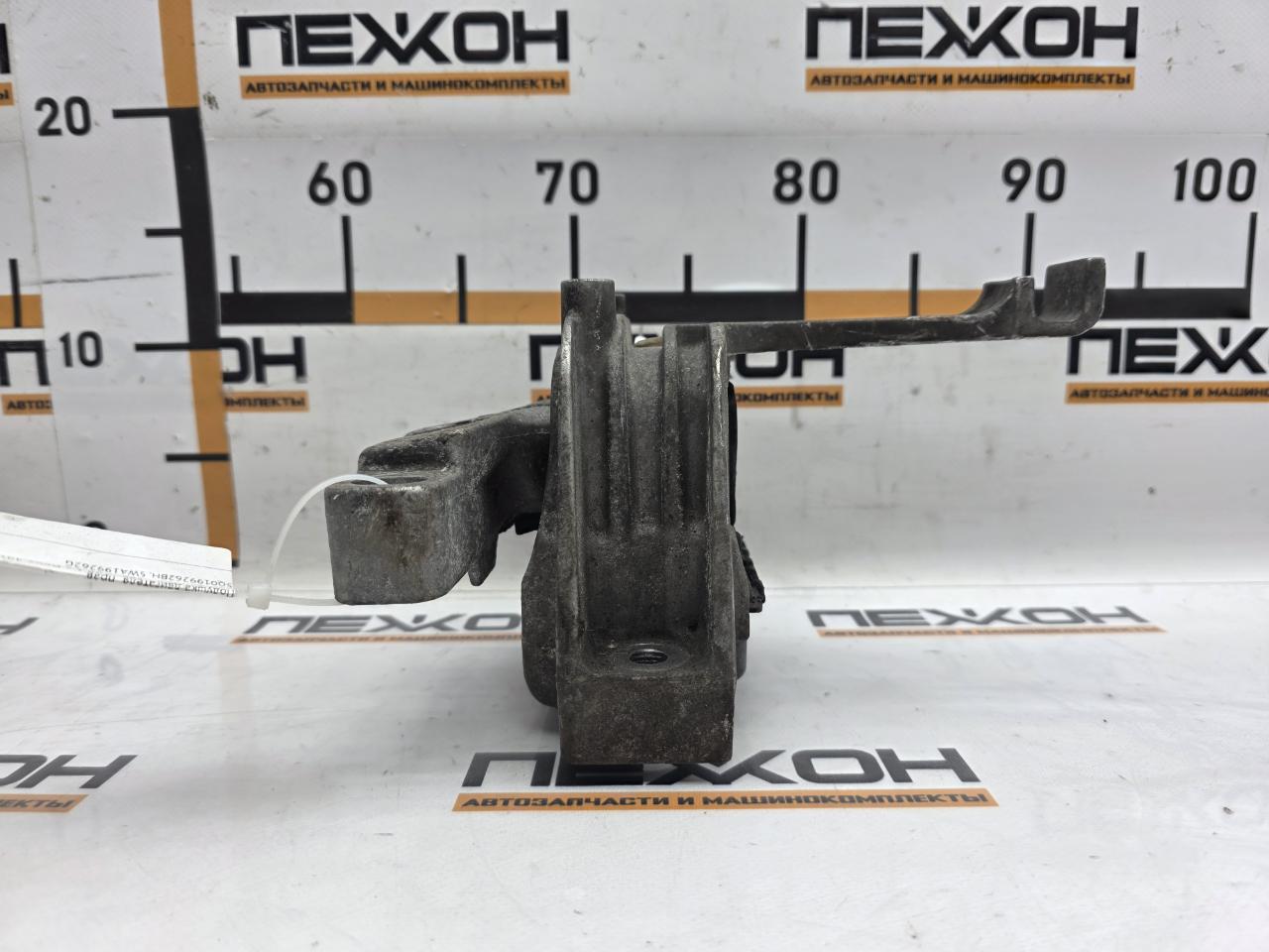 Подушка двигателя правая VOLKSWAGEN PASSAT 2016 B8 1.6 DCXA 5Q0199262BH контрактная