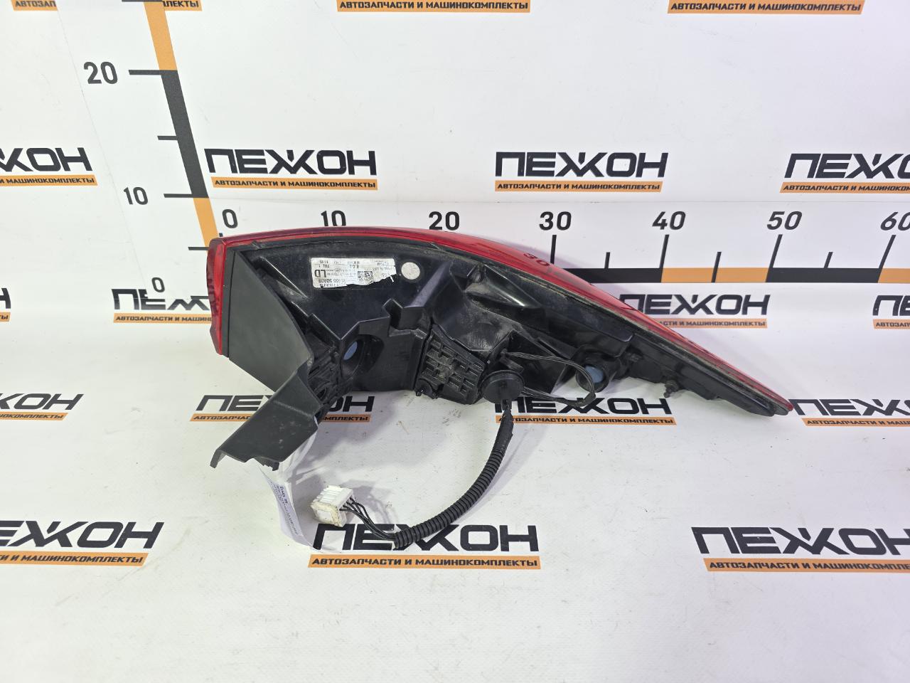 Фонарь левый QX30 2018 H15 2.0 20PET