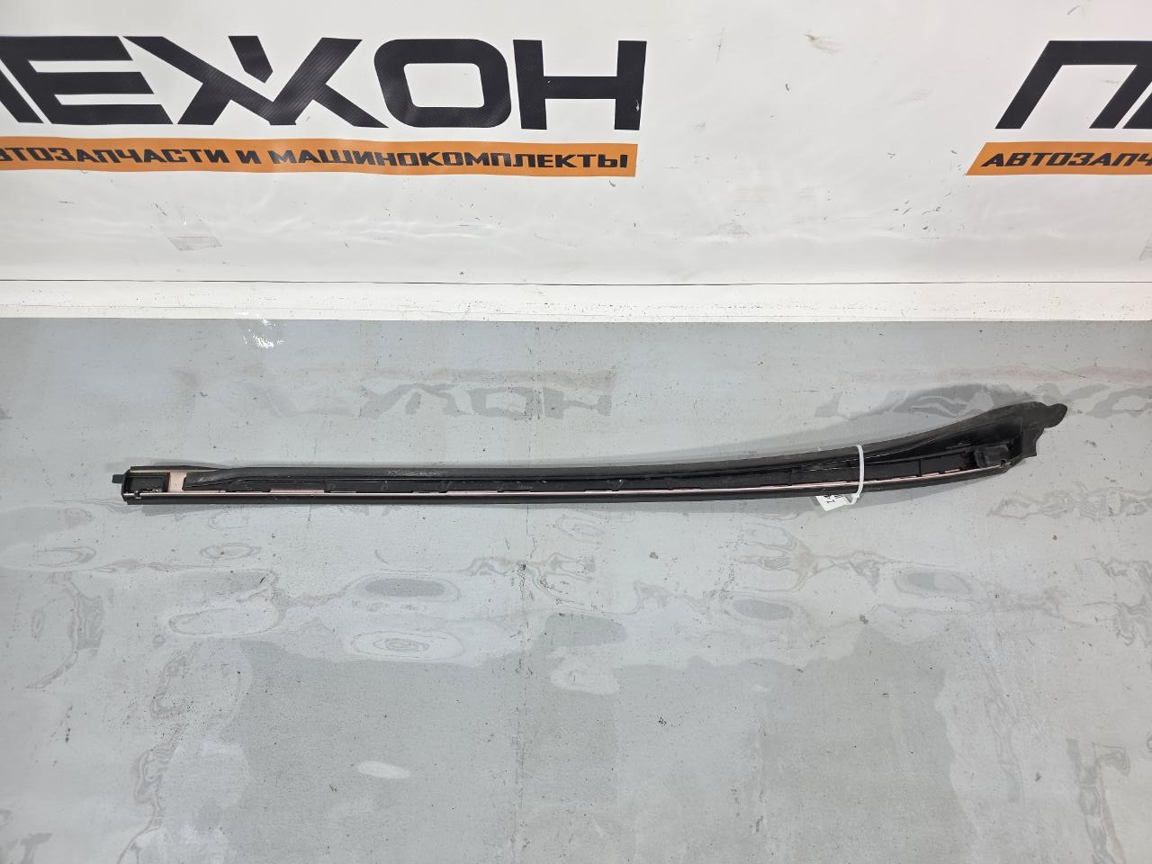 Молдинг лобового стекла левый QX30 2018 H15 2.0 20PET