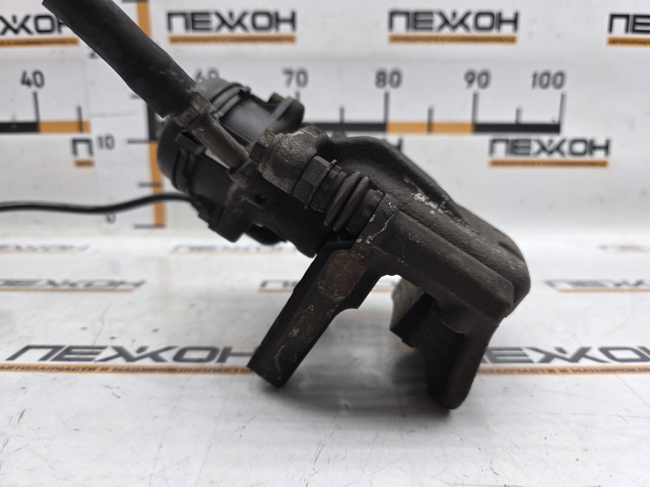Суппорт тормозной задний правый QX30 2018 H15 2.0 20PET
