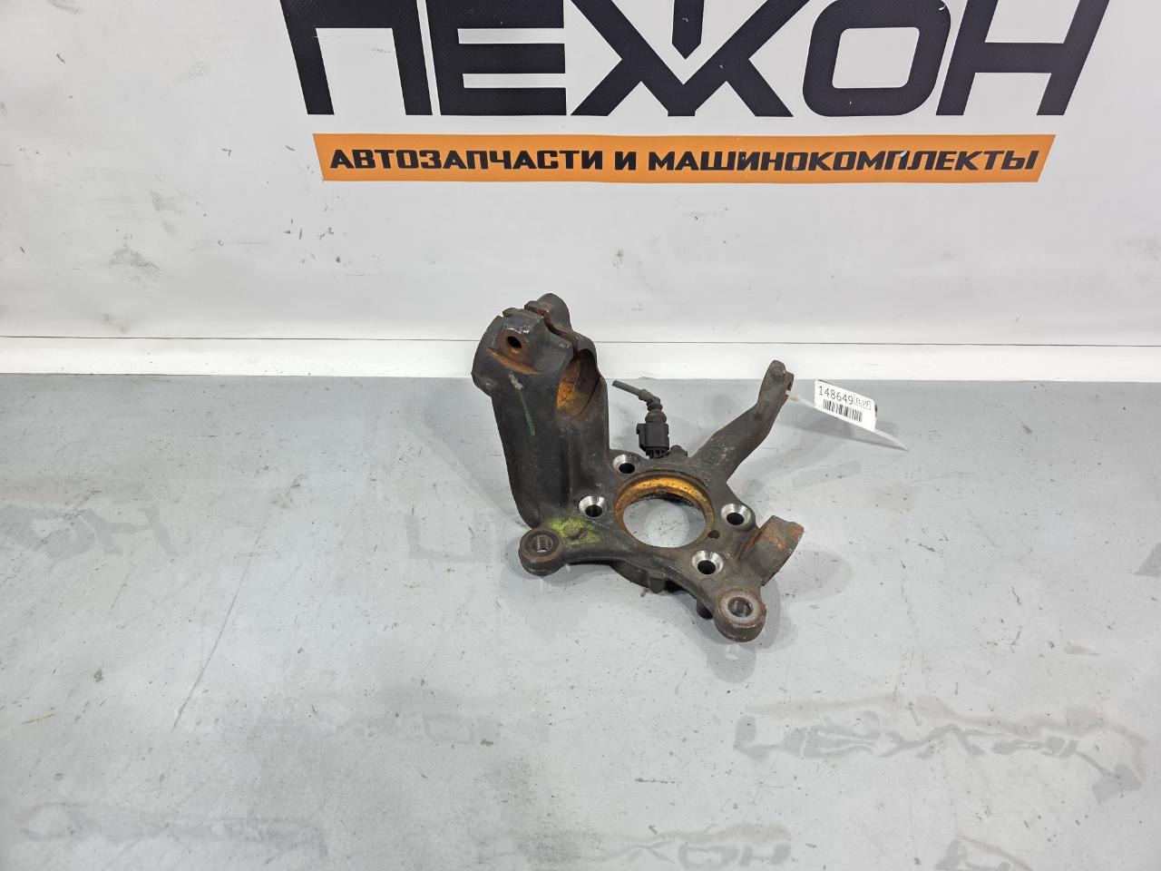 Кулак передний правый AUDI Q3 2013 8UB 2.0 CCZC 1K0407256AA контрактная
