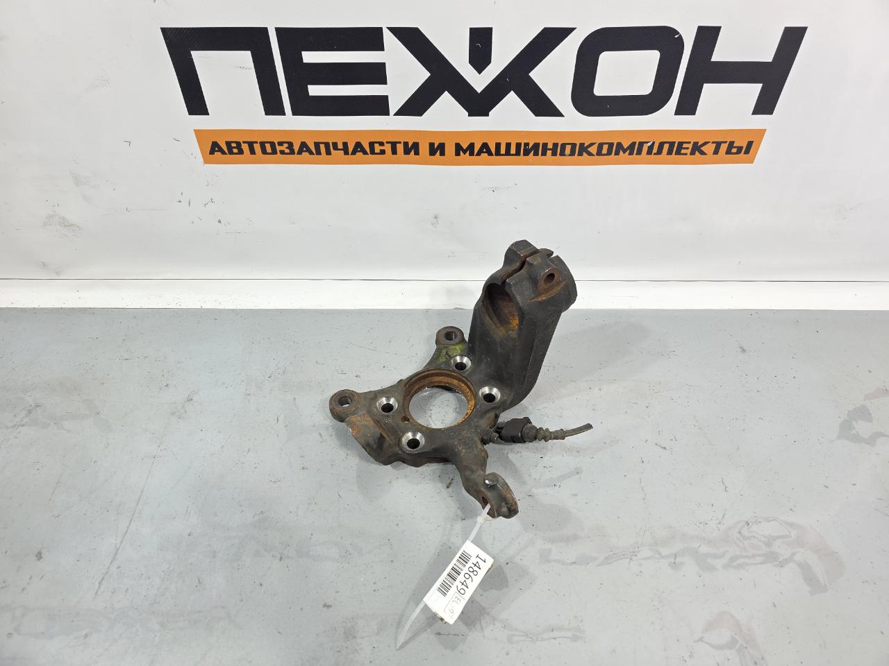 Кулак передний правый Q3 2013 8UB 2.0 CCZC