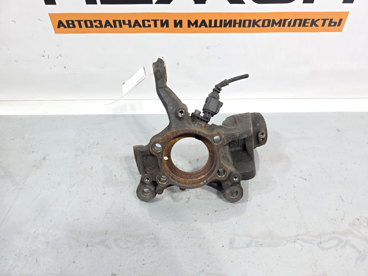 Кулак передний правый AUDI Q3 8UB 2.0 CCZC