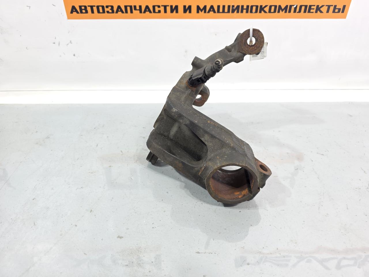 Кулак передний правый Q3 2013 8UB 2.0 CCZC