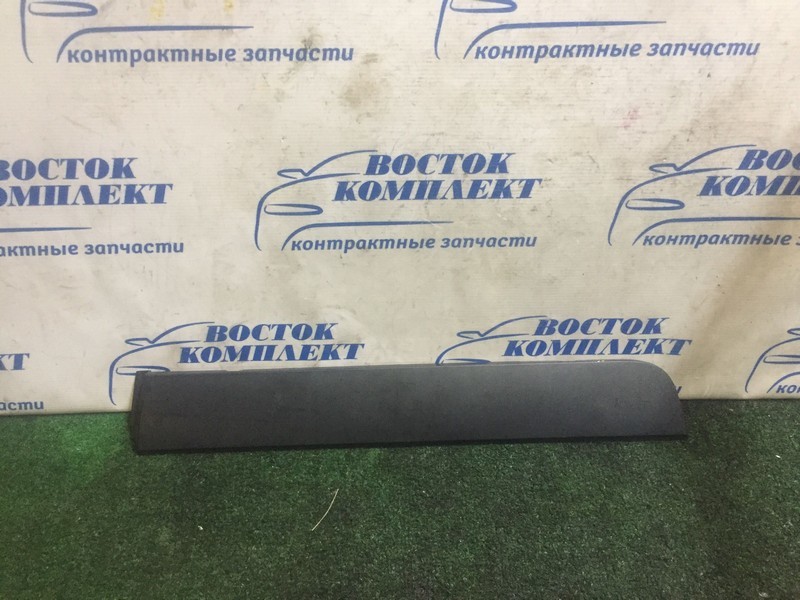 Молдинг на дверь Mazda Verisa DC5W ZY-VE зад прав