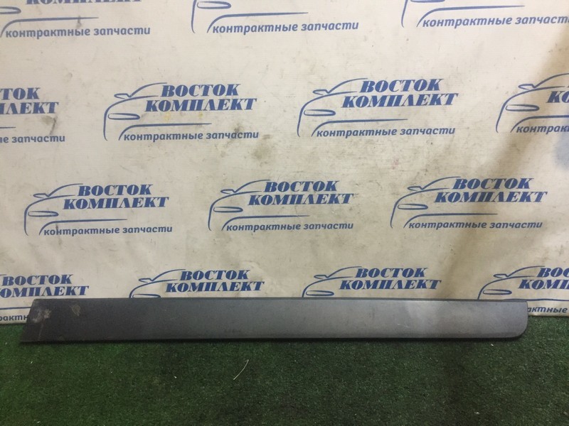 Молдинг на дверь Mazda Verisa DC5W ZY-VE перед прав