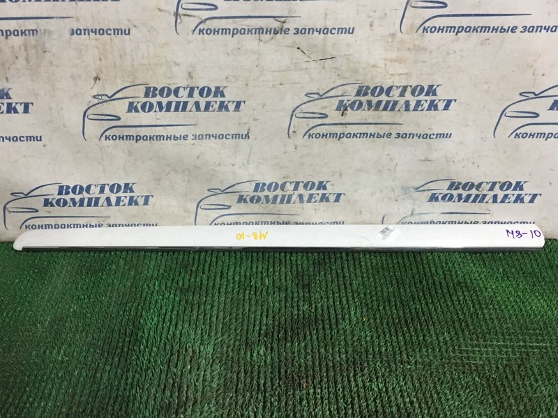 Молдинг на дверь Peugeot 207 перед прав