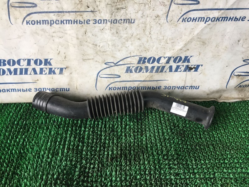 Воздухозаборник Toyota Ractis SCP100 2SZ-FE
