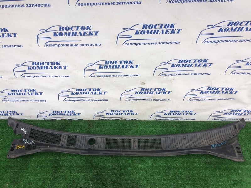 Решетка под лобовое стекло Toyota Hiace Regius KCH46G 1KZ-TE