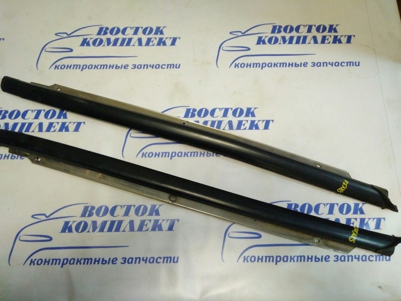 Молдинг лобового стекла Toyota Mark II Qualis SXV20W 5S-FE