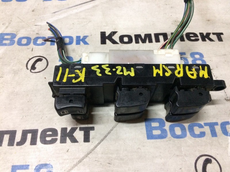 Кнопка стеклоподъемника Nissan March K11 CG10DE