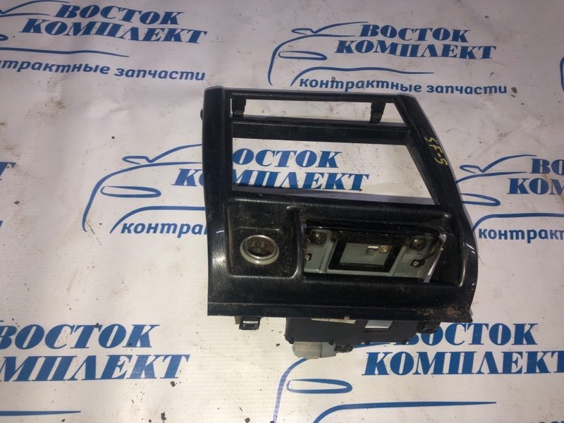 Рамка магнитофона Subaru Forester SF5 EJ20