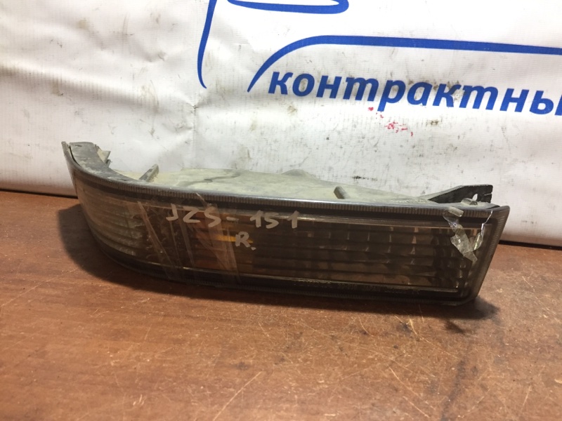 Повторитель поворота в бампер Toyota Crown JZS151 1JZ-GE прав