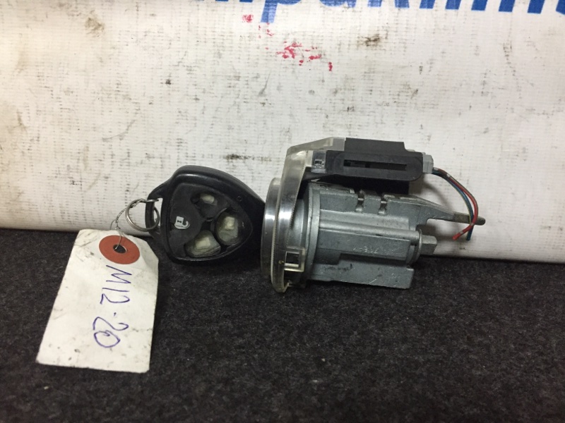 Личинка замка зажигания Toyota Noah AZR60G 1AZ-FSE