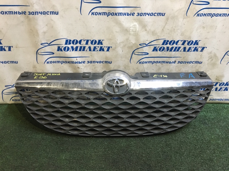 Решетка радиатора Toyota Duet M100A EJ-DE