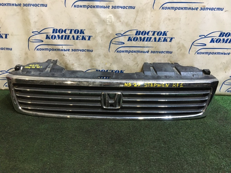 Решетка радиатора Honda Stepwgn RF1 B20B