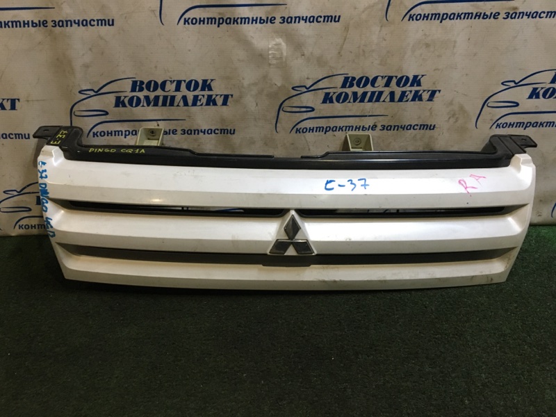 Решетка радиатора Mitsubishi Dingo CQ1A 4G13
