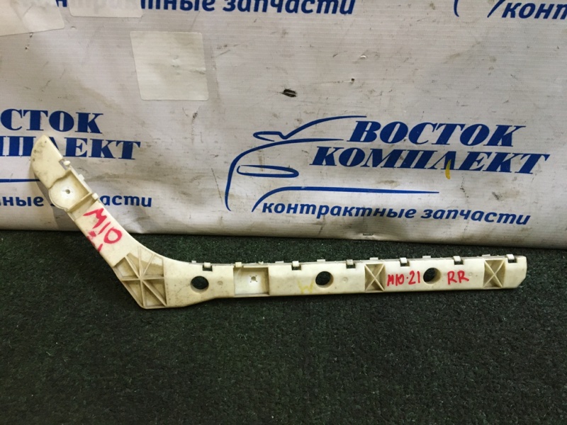 Клипса бампера Nissan Bluebird Sylphy KG11 MR20DE зад прав