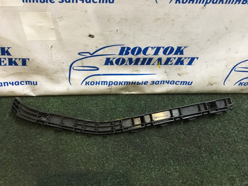 Клипса бампера Honda Stream RN8 R20A зад лев